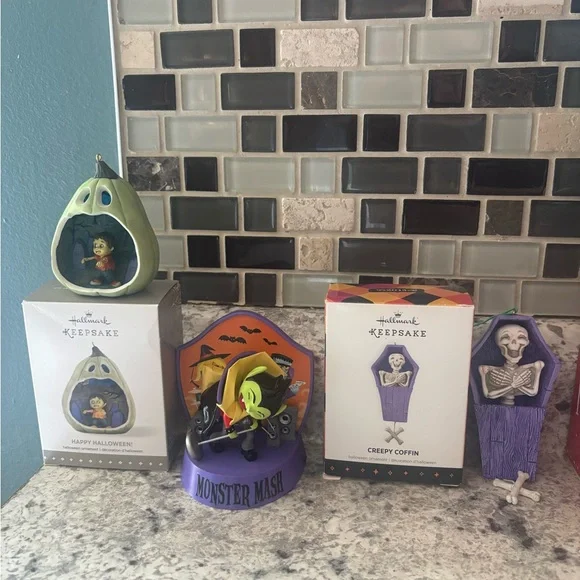 Lot of 30 Halloween ornaments. - Picture 13 of 16